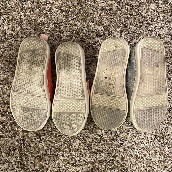 2 pairs Toddler TOMs - Picture 3 of 3